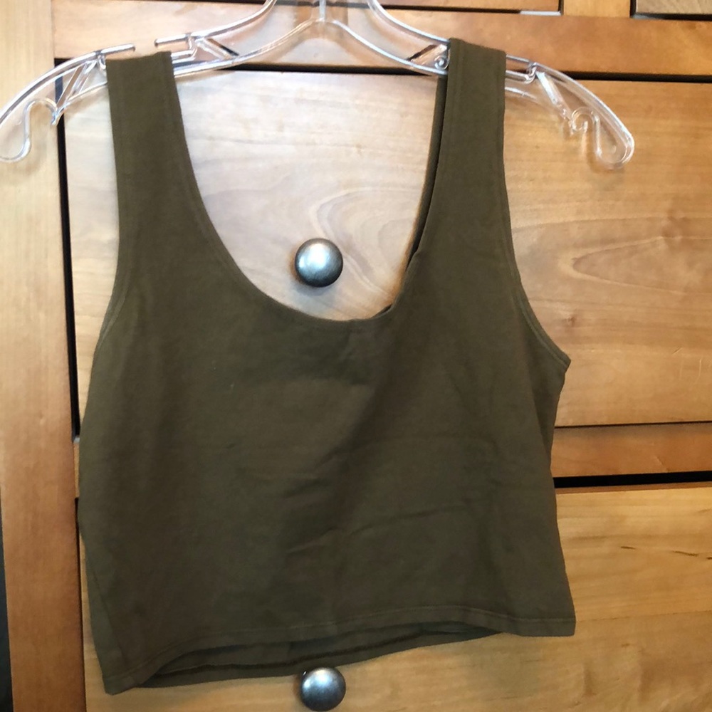 Cropped groceries tank